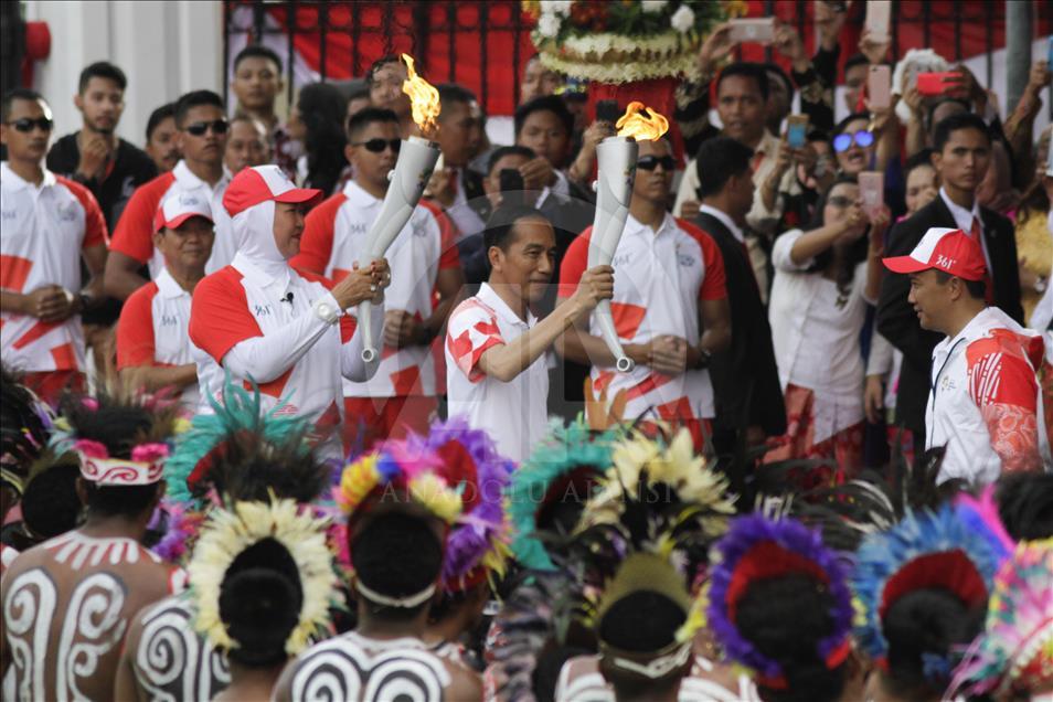 Presiden Jokowi berlari bawa obor Asian Games