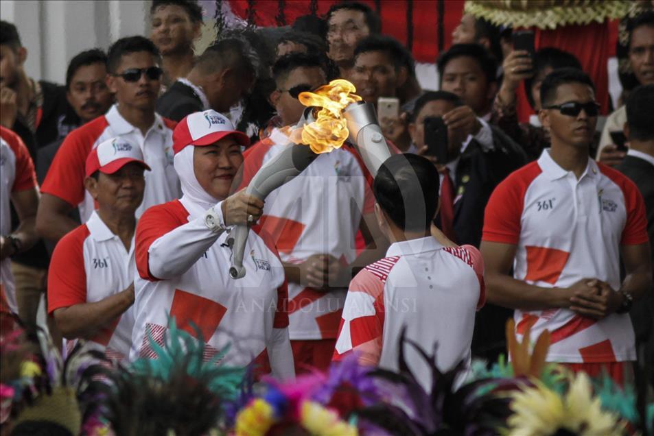 Presiden Jokowi berlari bawa obor Asian Games