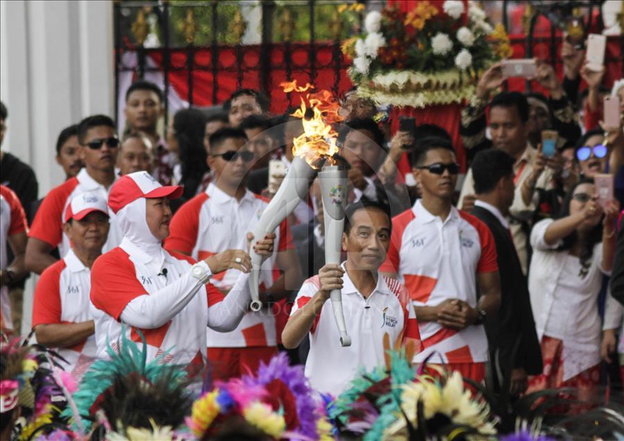 Presiden Jokowi berlari bawa obor Asian Games