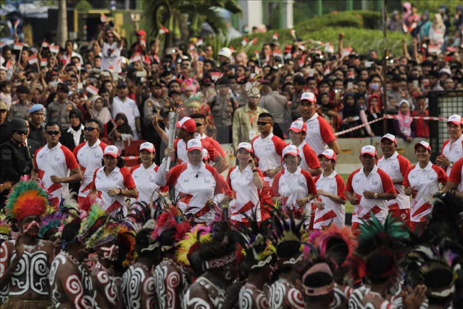 Presiden Jokowi berlari bawa obor Asian Games