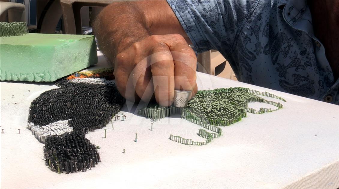 50 bin toplu iğne ile sanat eseri niteliğinde tablolar yapıyor