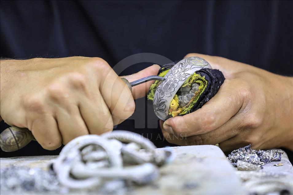 Urartu sanatı Erdal ustanın ellerinde hayat buluyor