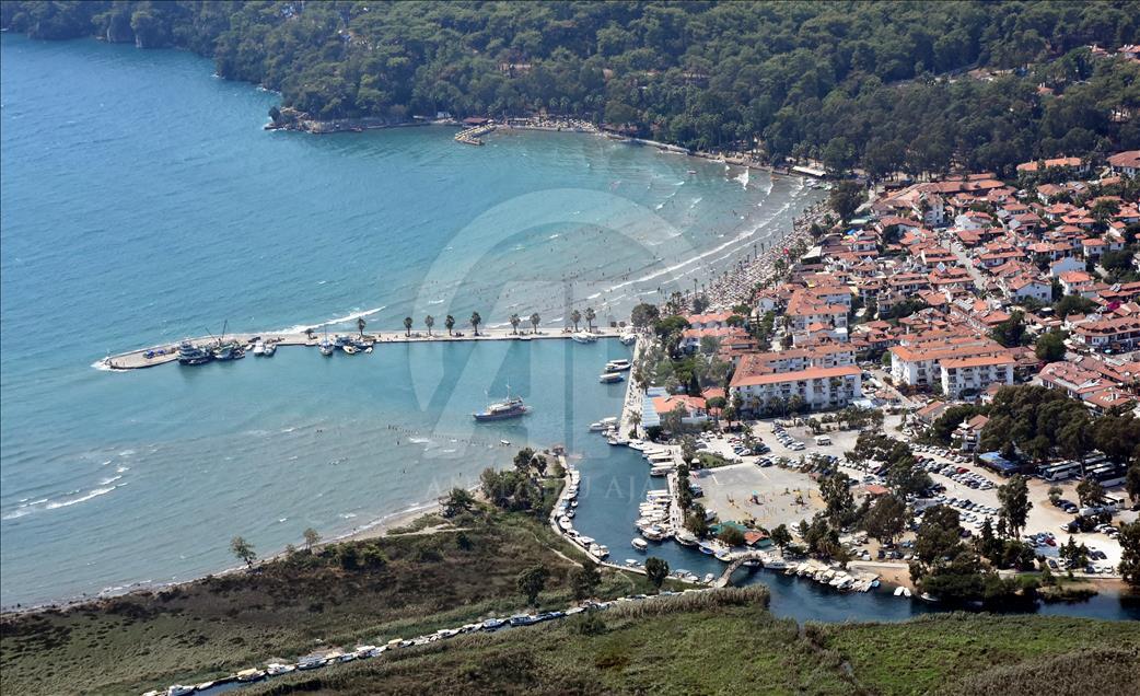 Akdeniz sahillerinde bayram yoğunluğu