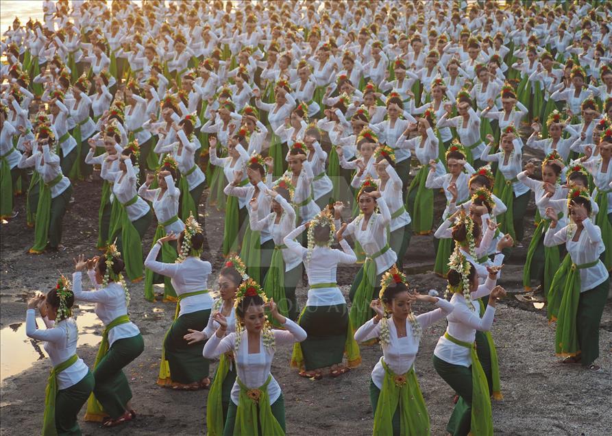 Tari Rejang massal di Tabanan pecahkan rekor MURI