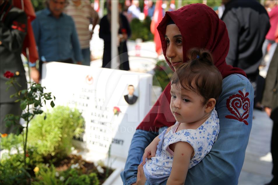 Bayram öncesi şehitliklere ziyaret