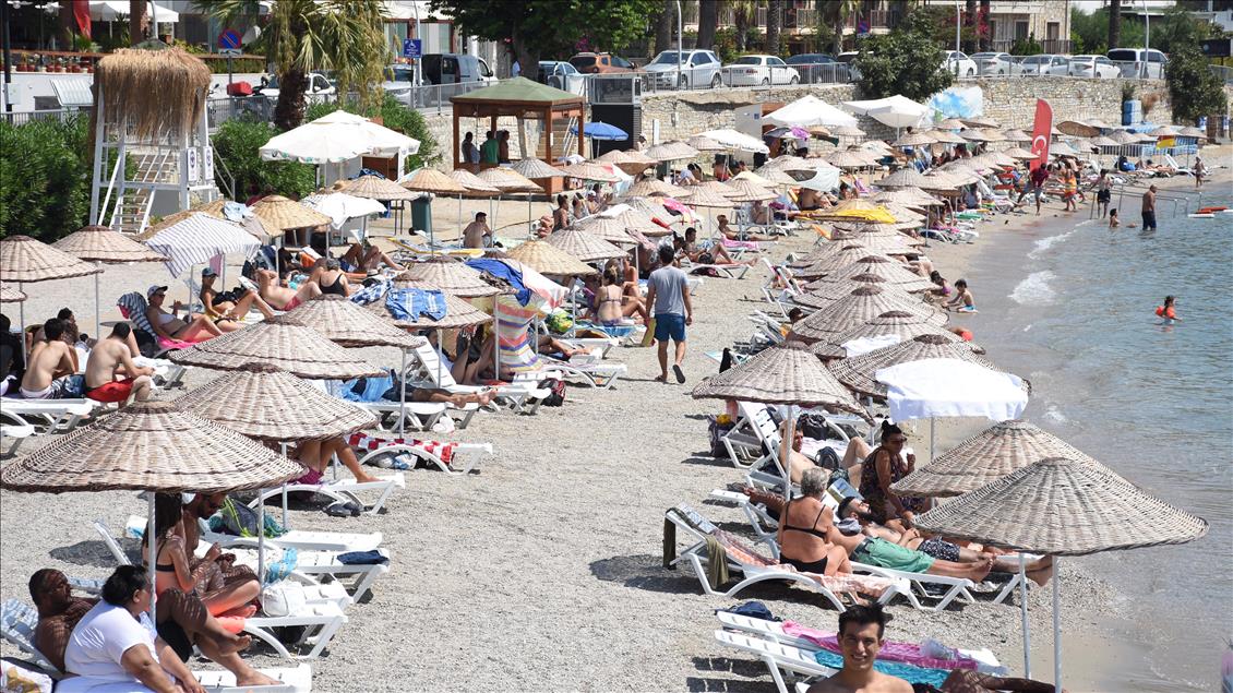Akdeniz sahillerinde bayram yoğunluğu