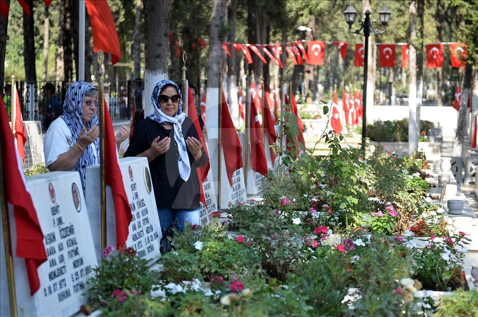 Mersin'de bayram öncesi şehitlik ziyareti