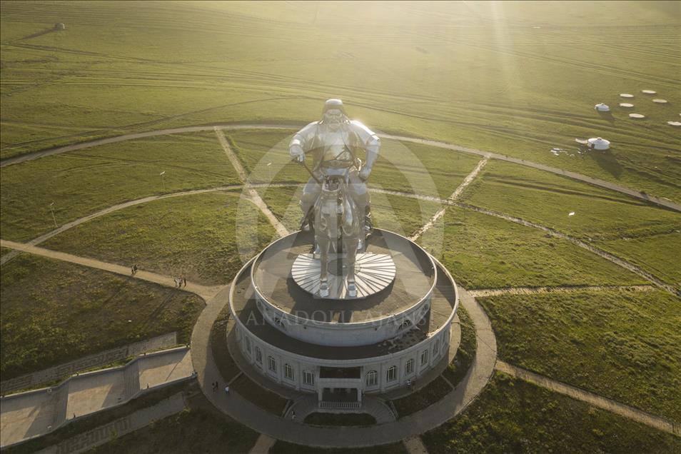 Museo y estatua de Genghis Khan en Mongolia