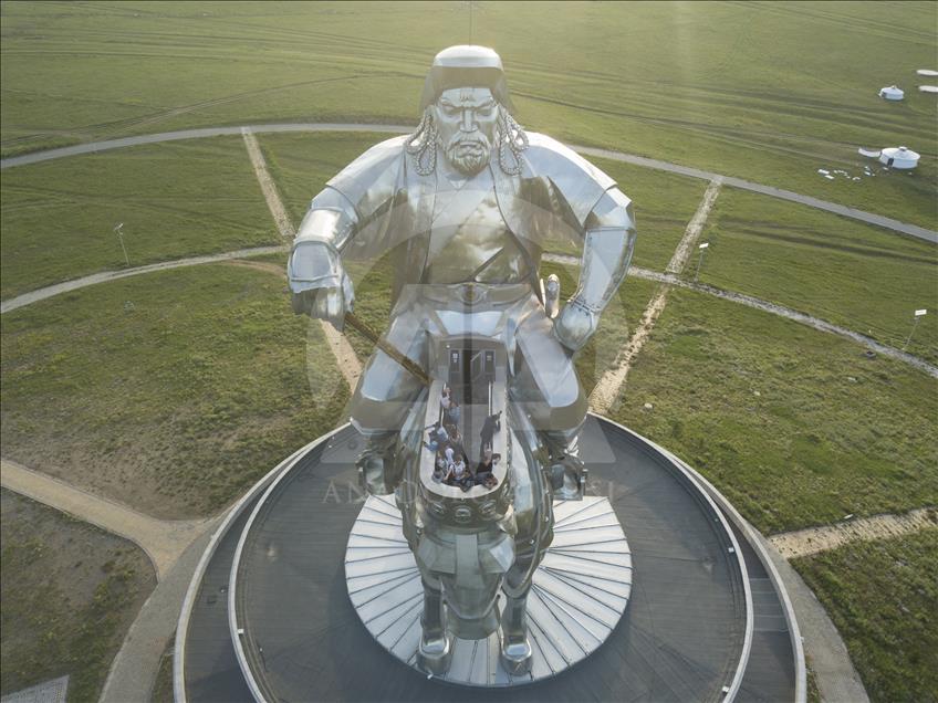 Museo y estatua de Genghis Khan en Mongolia