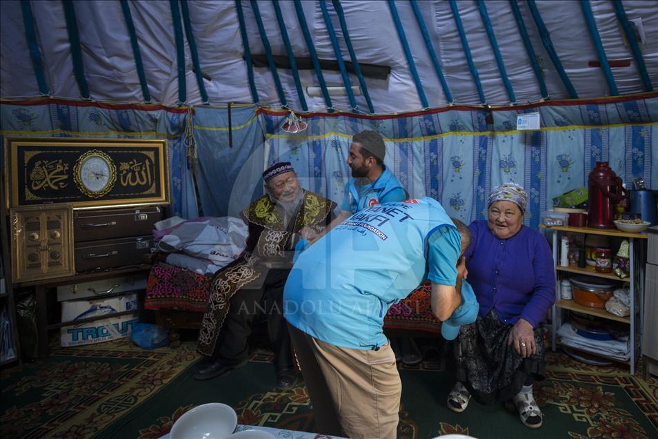TDV, Moğolistan'da 4 bin 190 hisse kurban eti dağıttı Anadolu Ajansı