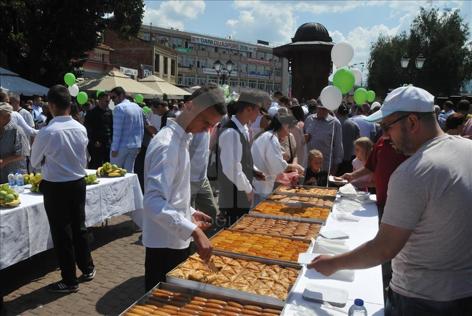 Sırbistan'da bayram sofrası kuruldu

