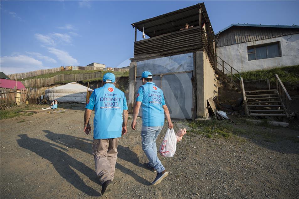 TDV, Moğolistan'da 4 bin 190 hisse kurban eti dağıttı Anadolu Ajansı