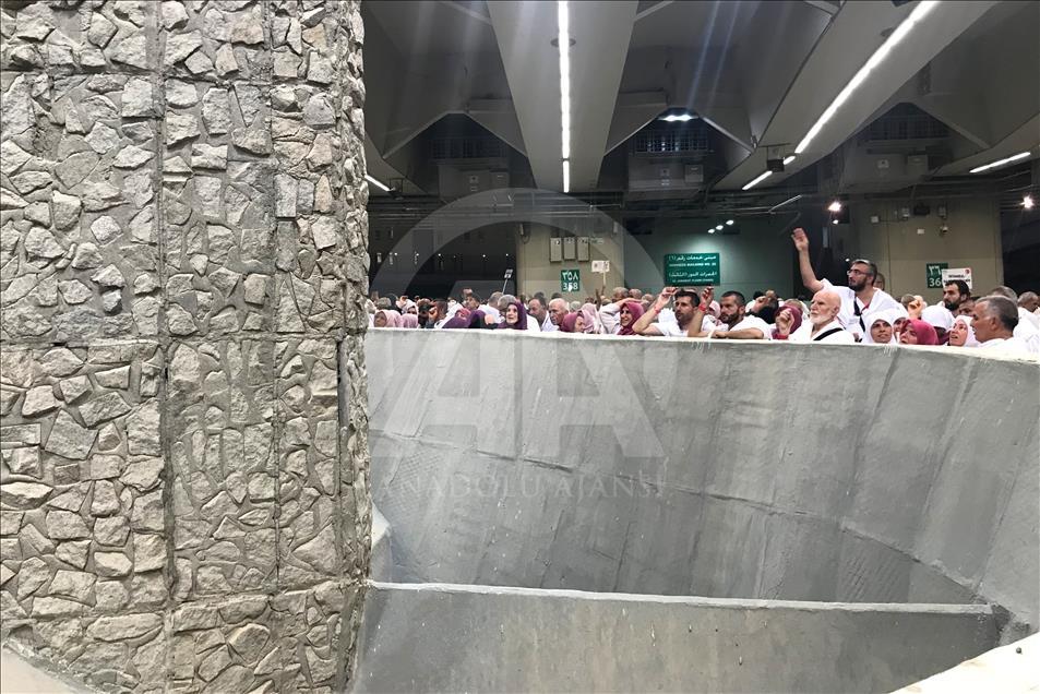 Ritual lempar Jumrah saat ibadah haji