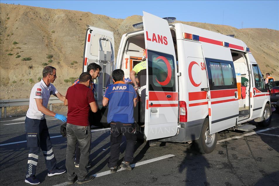 Erzincan'da trafik kazası: 7 ölü, 3 yaralı