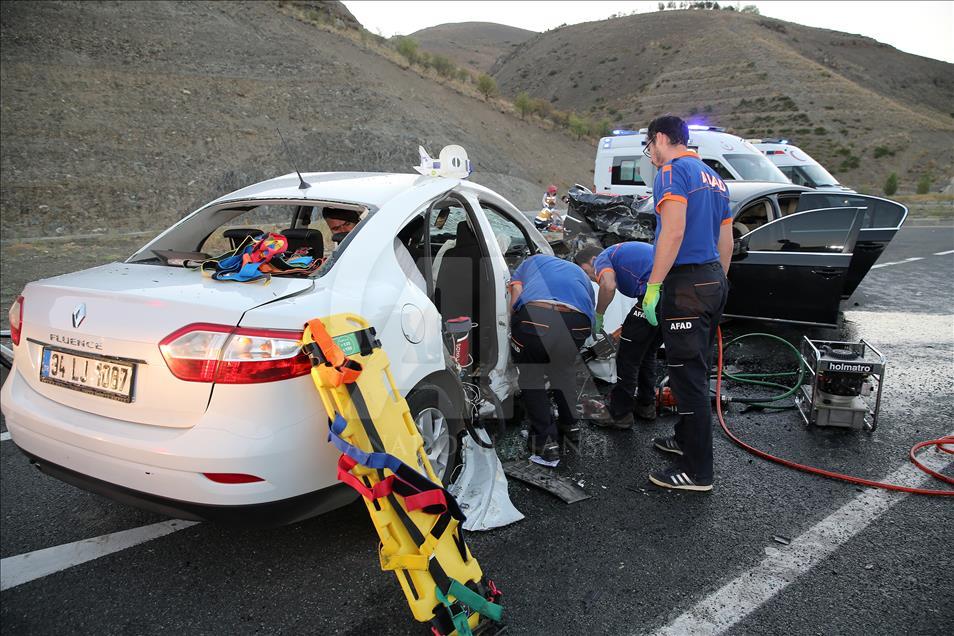 Erzincan'da trafik kazası: 7 ölü, 3 yaralı