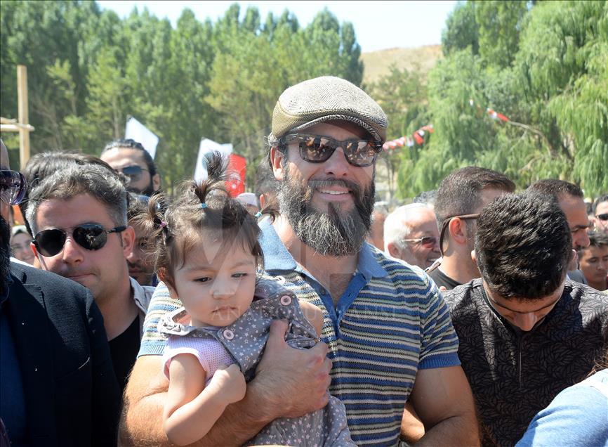 "Diriliş Ertuğrul" dizisi oyuncuları Malazgirt Zaferi kutlamalarında