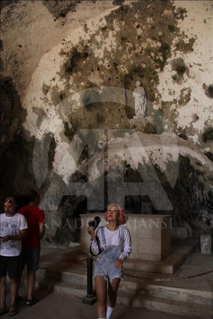 İnanç turizminin gözdesi: St. Pierre Kilisesi