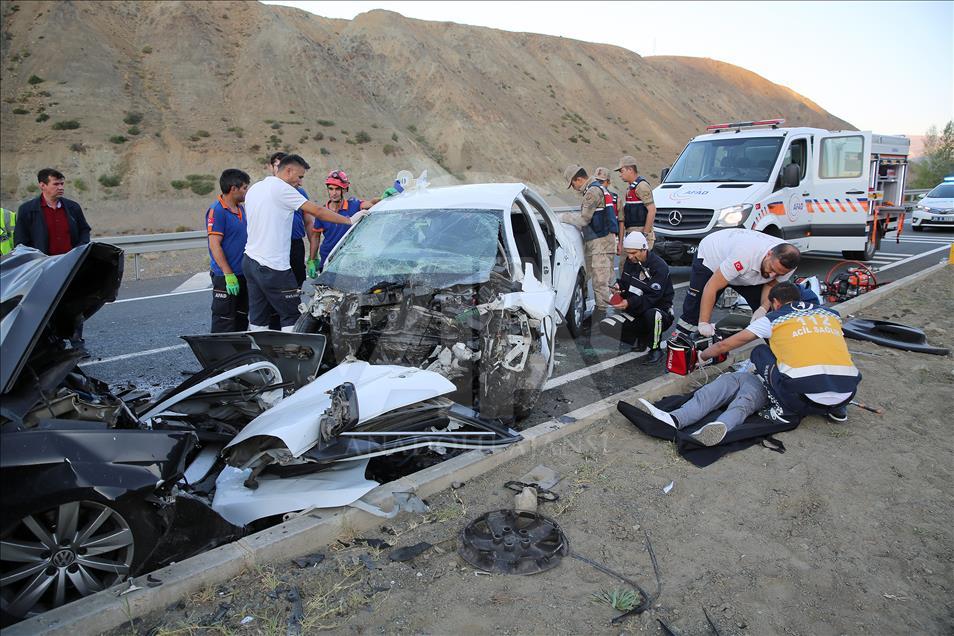 Erzincan'da trafik kazası: 7 ölü, 3 yaralı