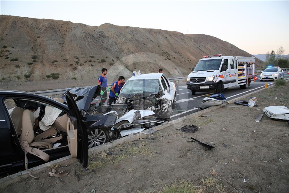 Erzincan'da trafik kazası: 7 ölü, 3 yaralı