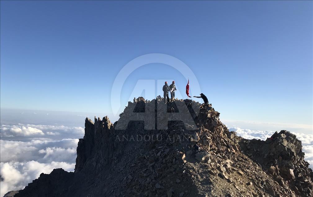 "Tarifeli tırmanış"la Erciyes Dağı'nda zirve yapıyorlar
