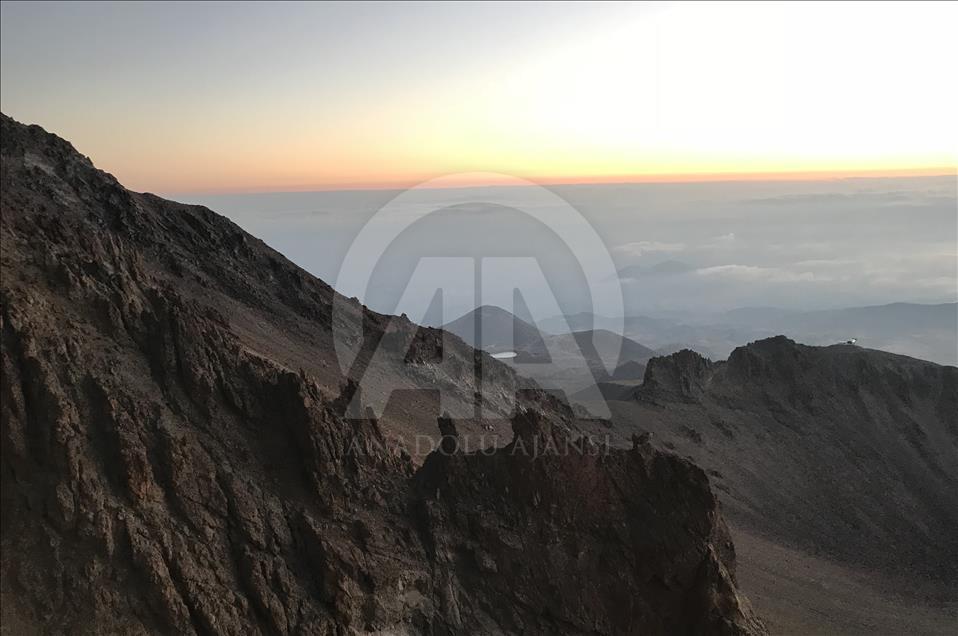 "Tarifeli tırmanış"la Erciyes Dağı'nda zirve yapıyorlar
