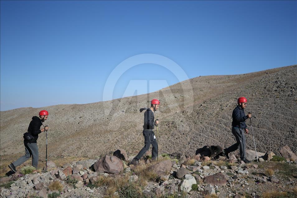 "Tarifeli tırmanış"la Erciyes Dağı'nda zirve yapıyorlar
