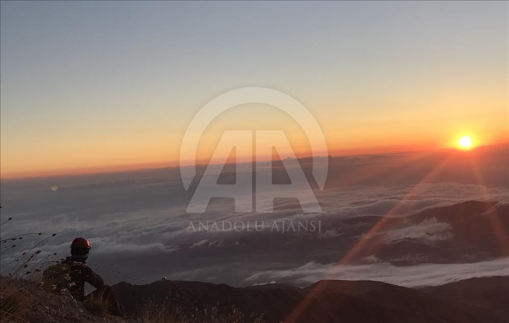 "Tarifeli tırmanış"la Erciyes Dağı'nda zirve yapıyorlar
