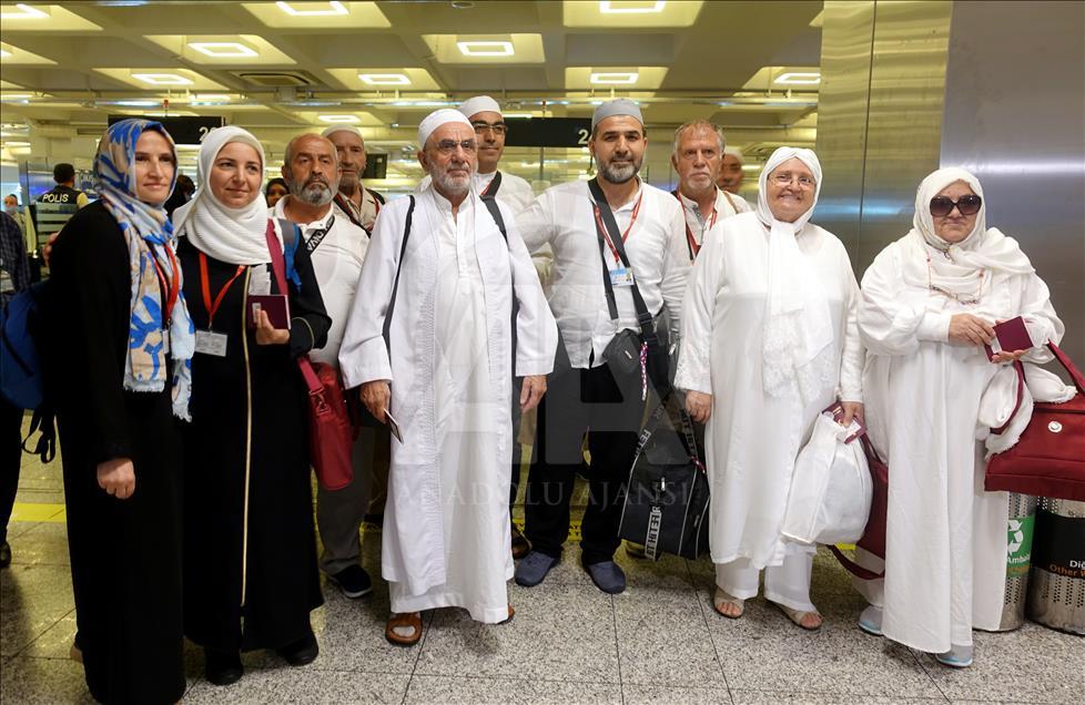 İlk hacı kafilesi yurda döndü