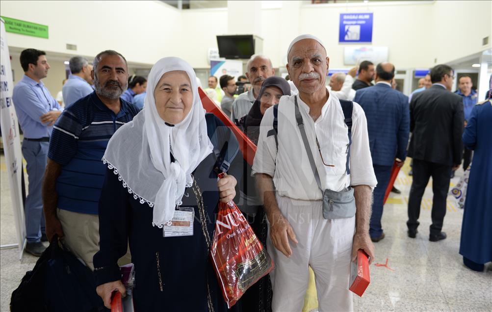 İlk hac kafilesi Malatya'ya döndü
