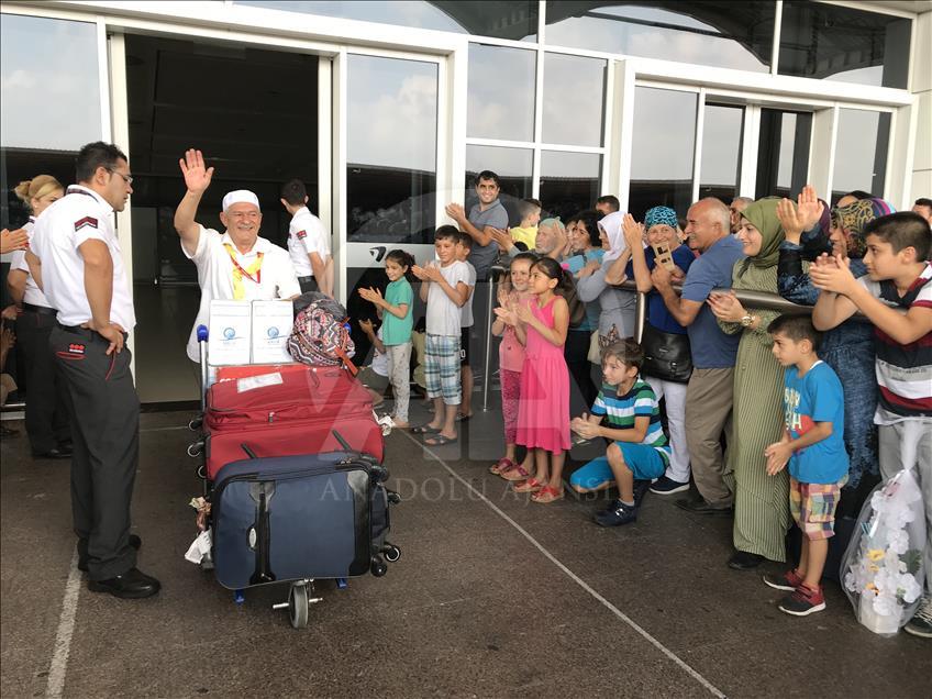 Antalya'da ilk hac kafilesi döndü