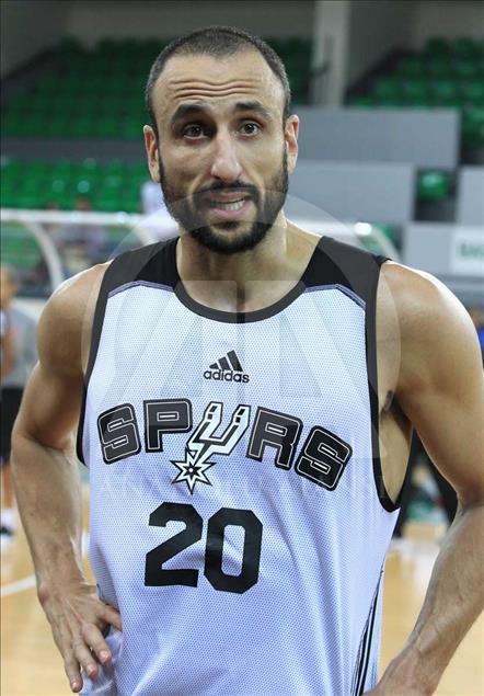 Algunos de los mejores momentos del basquetbolista argentino Emanuel Ginóbili