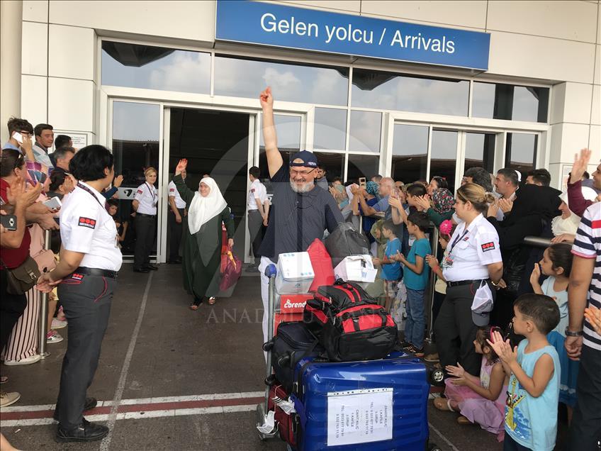 Antalya'da ilk hac kafilesi döndü