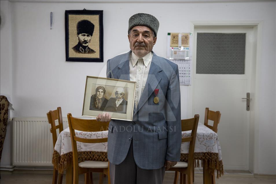 Babalarının ''Mirası''nı gururla göğüslerinde taşıyorlar
