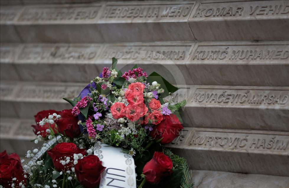 Bosnians commemorate Markale Massacre in Sarajevo