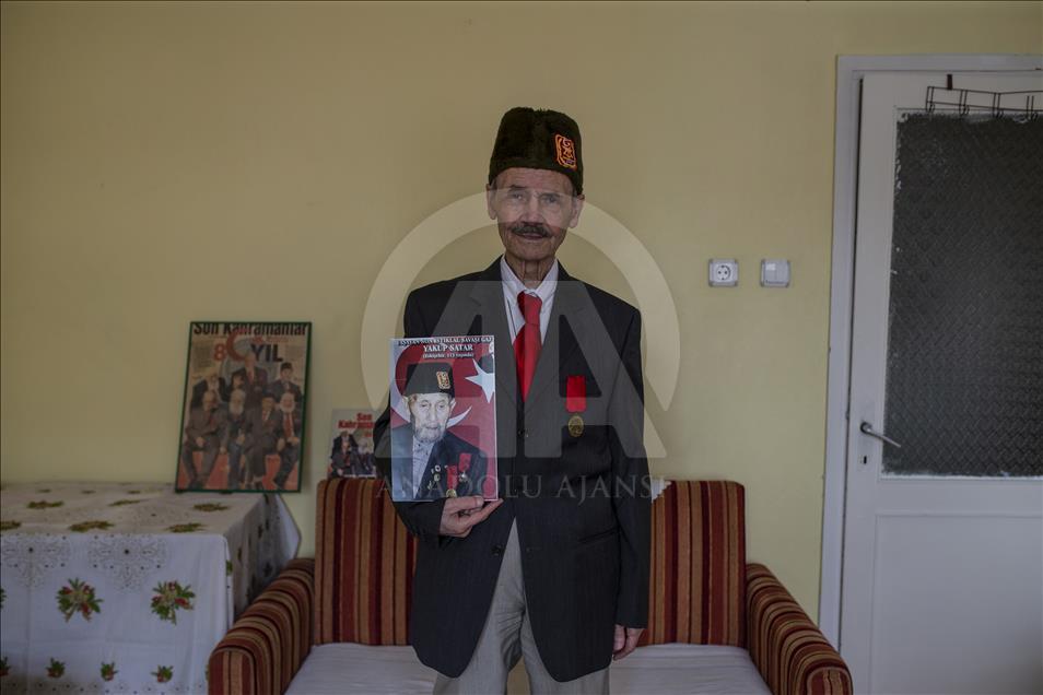Babalarının ''Mirası''nı gururla göğüslerinde taşıyorlar
