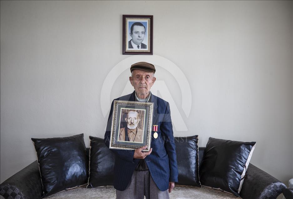 Babalarının ''Mirası''nı gururla göğüslerinde taşıyorlar
