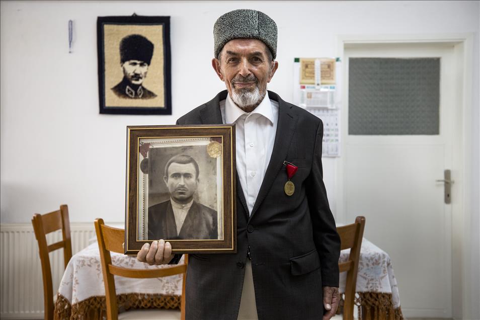 Babalarının ''Mirası''nı gururla göğüslerinde taşıyorlar
