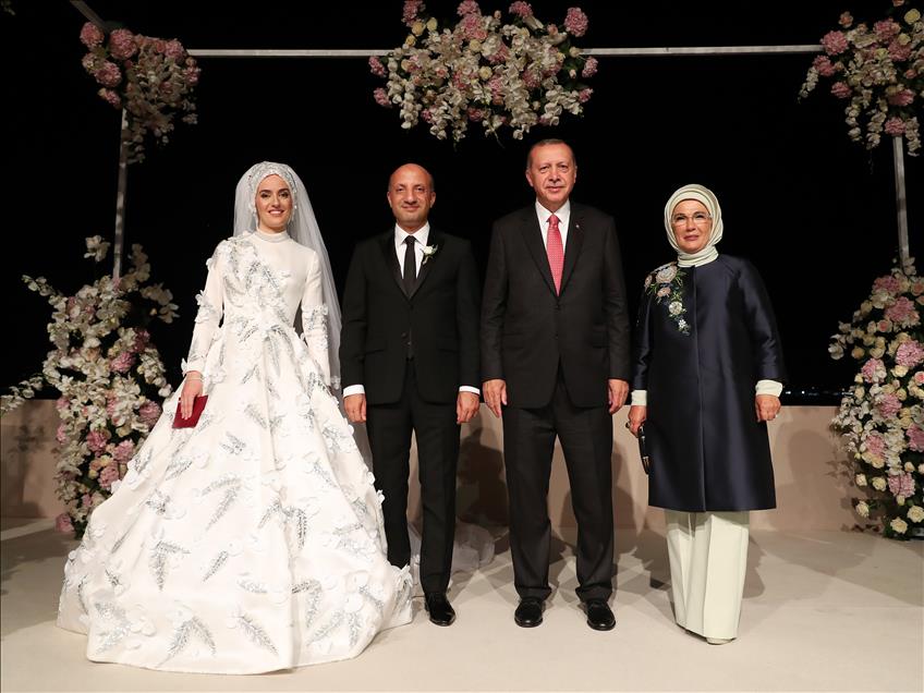 أردوغان يشارك بحفل زفاف نائب برلماني في إسطنبول