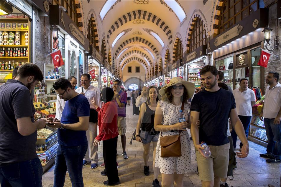 351 yıldır tarçın ve karanfil kokan çarşı