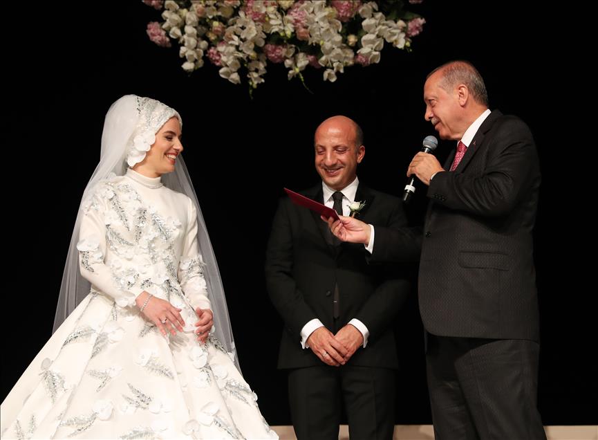 أردوغان يشارك بحفل زفاف نائب برلماني في إسطنبول