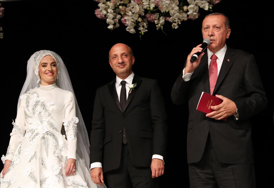أردوغان يشارك بحفل زفاف نائب برلماني في إسطنبول