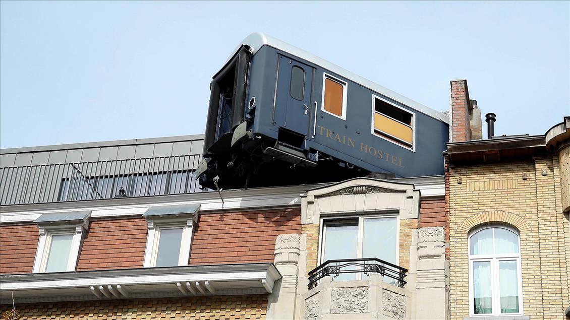Nostaljik otelde gezginler tren vagonunda uyuyor