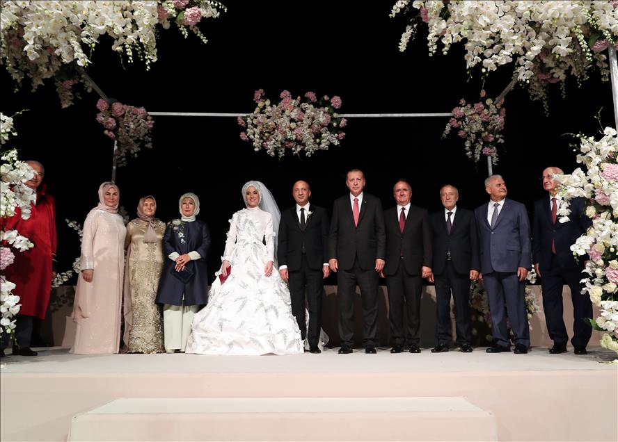 أردوغان يشارك بحفل زفاف نائب برلماني في إسطنبول