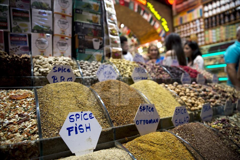 351 yıldır tarçın ve karanfil kokan çarşı