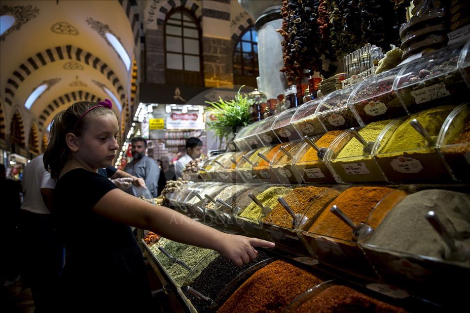 351 yıldır tarçın ve karanfil kokan çarşı