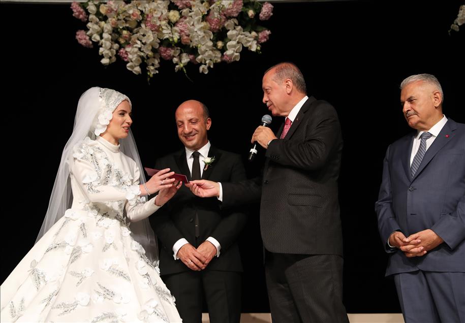أردوغان يشارك بحفل زفاف نائب برلماني في إسطنبول