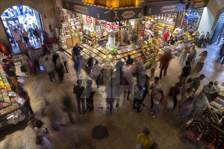 351 yıldır tarçın ve karanfil kokan çarşı