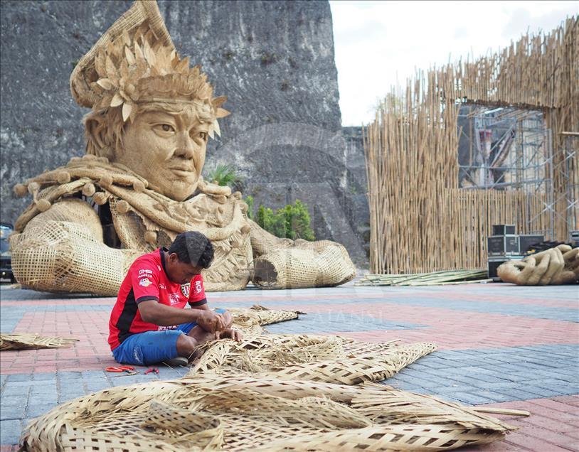 Bali Adası'ndaki bambu heykeli