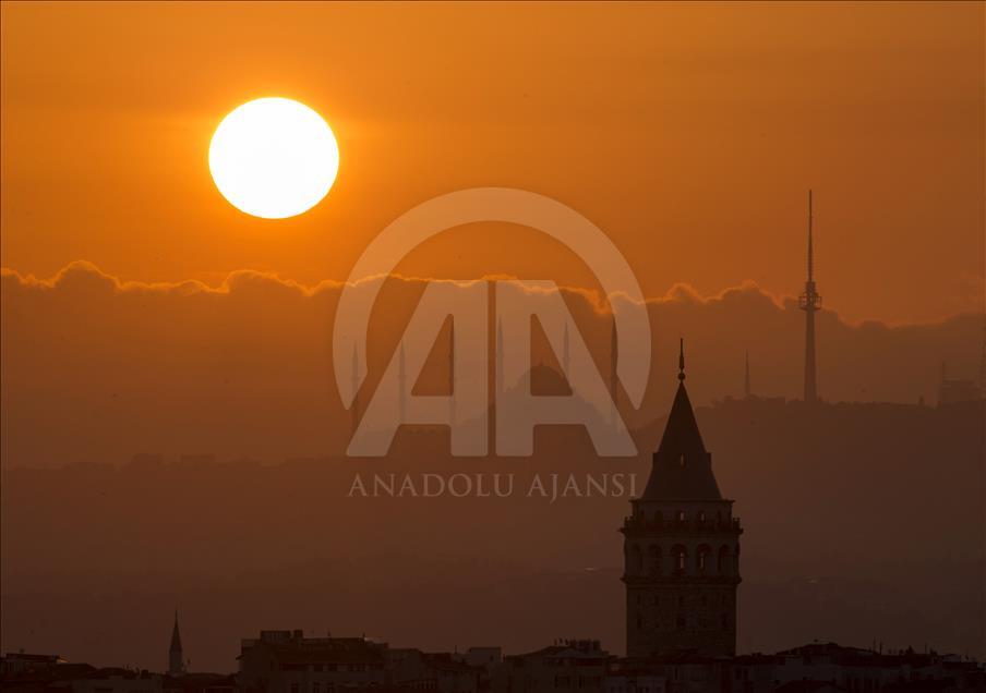 Matahari terbit di Istanbul