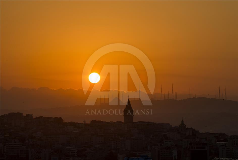 Matahari terbit di Istanbul